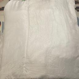 Never been used only took it to the dry clean and too warm for me.

Wilko double duvet from smoke and pet free home