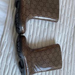 Gucci Wellies paid £120. Hardly worn by my son. I forget we had this pair of Gucci Wellies.
Size 24 EU which is 7 uk unisex. Please see pictures.

Winter coming so perfect for you child.

Collection ONLY