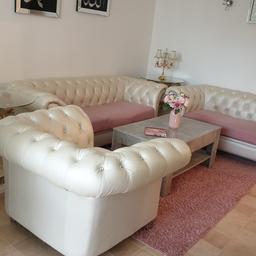 verkaufe sehr schöne Couch Garnitur Preis VB Farbe Creme