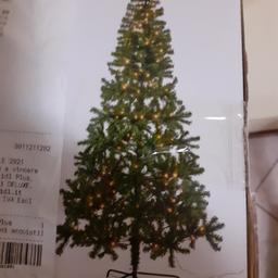 vendo albero di Natale X acquisto errato,
pagato 39,99 lo vendo a 35
nuovo con luci LED,
e scontrino.
misure 210 altezza
160 diametro.