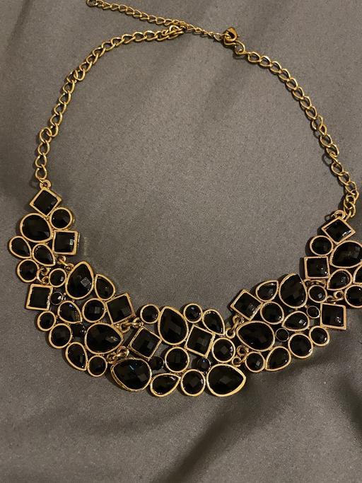 Buy & Sell West Midlands Birmingham - Photos for Black & gold statement necklace