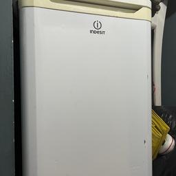 Working condition
Fridge needs a new bulb

£20 :)