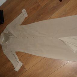 A SOFT FEEL LONG BUTTON UP DRESS SIZE 12 FROM TOPSHOP.95%POLYESTER, 5% ELASTANE