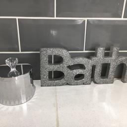 Bathroom accessories. Only £1 for both! Collection only from OL4