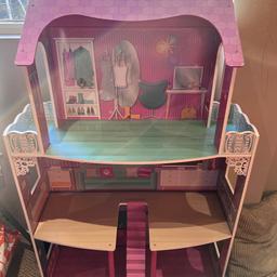 Wooden Doll House (USED). Beautiful wooden dolls house with 3 storeys for kids to discover
Still in really good condition