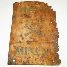 Stop Mines, skull and bones, Germany HALT ! MINEN ! WW2 German iron sign that has decayed through out the years , but still a very good piece to own.
Genuine piece and is delicate in handling.
U.K. only