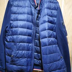I'm selling a polo Ralph Lauren mens jacket size XL
down quilted bomber style jacket
100% Genuine
only worn twice
light weight soft jacket in navy blue
very smart
collect from B68
