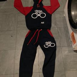 New never worn. Size 7/8 tracksuit.