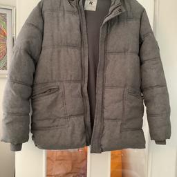 Boys Winter Coat with a Hood only used only a few times, it’s in perfect condition.
I DONT HAVE PAY PAL! Payments via Shpock Wallet only!
£5 no offers age 12/13 years.
Thanks🙂