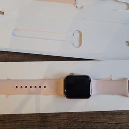 40mm Gold mit rosa armband in s und m/l.
Wurde nur ausgepackt und kurz getestet.
Bei Übernahme der Kosten,ist ein Versand möglich.