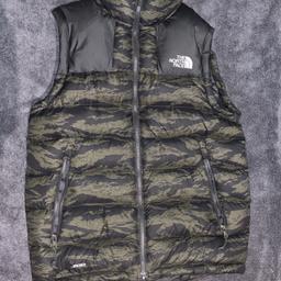 North face 700 digital camo gilet 




🗻 10/10 condition 
🗻 100% authentic
🗻 3 zip pockets
🗻 mens XS, fits like a S/M
🗻 instant buy is on 
🗻 open to sensible offers 
🗻message me if you want more pics
