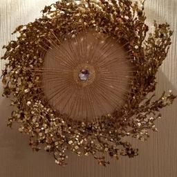 Handmade Gold Tinsel
Glittery Wreath
with detachable centre piece
Centre piece linked to the wreath
Around 1ft in diameter from highest point
Sold as seen
No refund or exchange
Collection or postage extra
Cash on collection