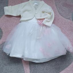 Lovely white dress with pink Roses. size 3-6 month.