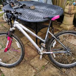 Raleigh freeride ladies bike, 26inch wheels, tyres fairly new, as shown in picture, the bike is used and has minor marks/scratches. Fully working. Collection only webheath Redditch.