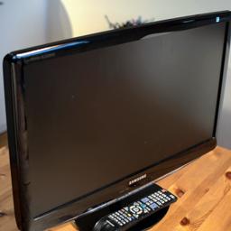 Voll funktionsfähiger TV Monitor mit Fernbedienung

- Full HD 1080p - LCD
- 24' Zoll
- "MagicAngle" zum farbechten Schauen von unten - vom Bett oder der Couch aus.
- HDMI
- VGA
- USB
- SCART / EXT
- AV
- Antenne
- Optical
- Common Interface (für TV-Karten)
- Eingebaute Lautspecher
- Gaming Modus
- Film Modus