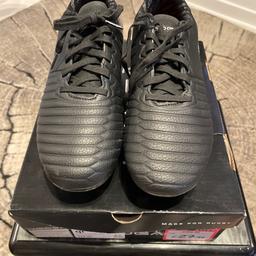 Kooga black /white power rugby boots size 6-5 (40) like new in original box were £54-99 bought in sale for £27-99 only worn once