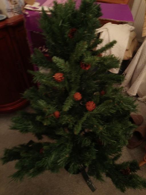 Buy & Sell Staffordshire Lichfield - Photos for 5 foot Xmas tree