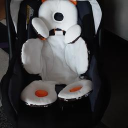 baby car seat head and body support pillow in great condition!