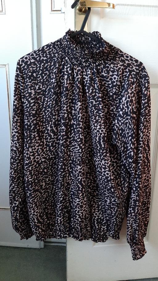 Buy & Sell Dentons Green Saint Helens - Photos for BNWOT New Look long sleeve top with elast