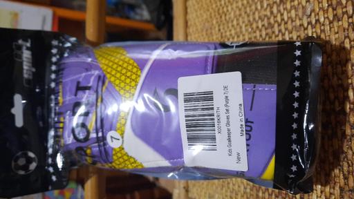 Buy & Sell South East London Woodside - Croydon - Photos for Goal Keeper's Gloves