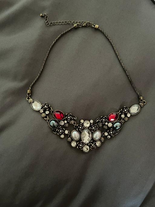 Buy & Sell West Midlands Birmingham - Photos for Silver & Crystal statement necklace