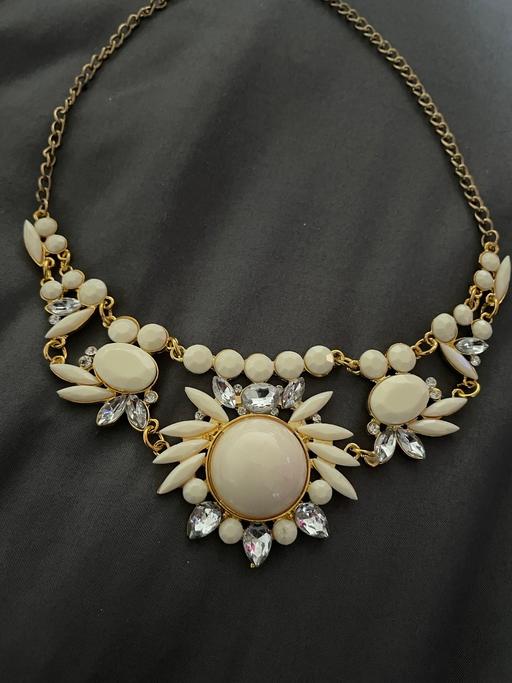 Buy & Sell West Midlands Birmingham - Photos for White Statement Necklace