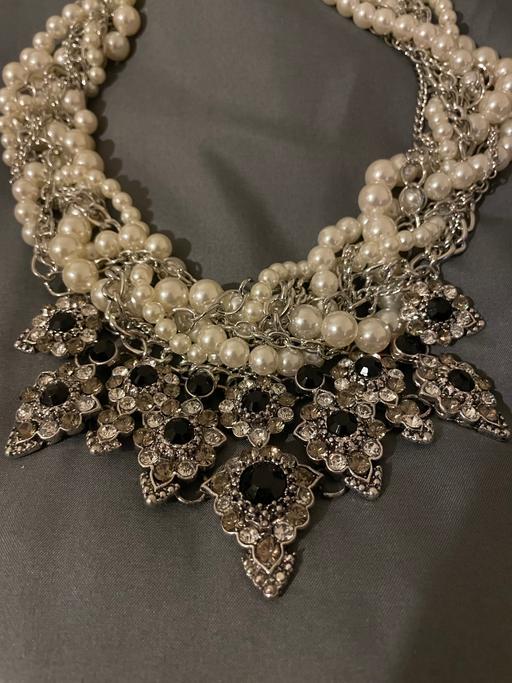 Buy & Sell West Midlands Birmingham - Photos for Large Pearl & Crystal Statement Necklace