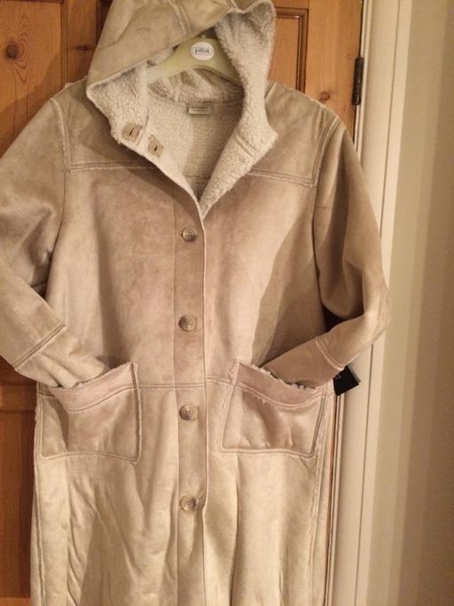 Buy & Sell Brent Kenton - Harrow - Photos for Ladies faux fur coat