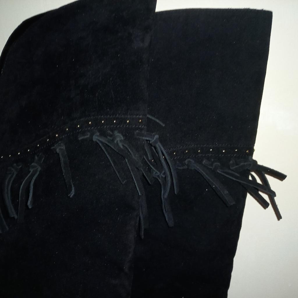black suede thigh high boots
size 5 great condition collection only