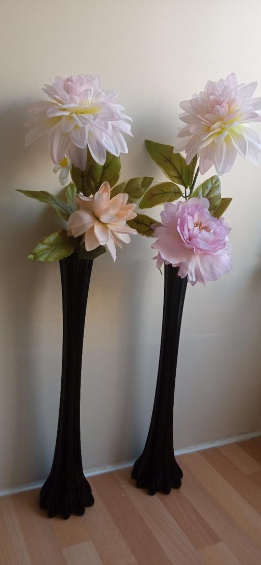 Buy & Sell Northampton West Northamptonshire - Photos for 2 Black vase with flowers