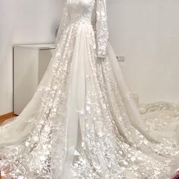Verkaufe dieses Brautkleid wegen Platzmangel
Das Kleid ist in einem Top Zustand! Keine Risse oder ähnliches!
Größe 34/36/38
Anprobe möglich!