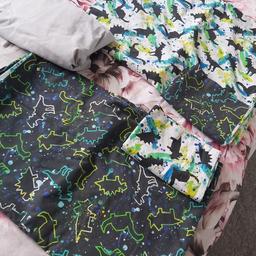 Excellent condition, 2 dino glow in the dark sets & 1 fitted sheet.
Collection only.