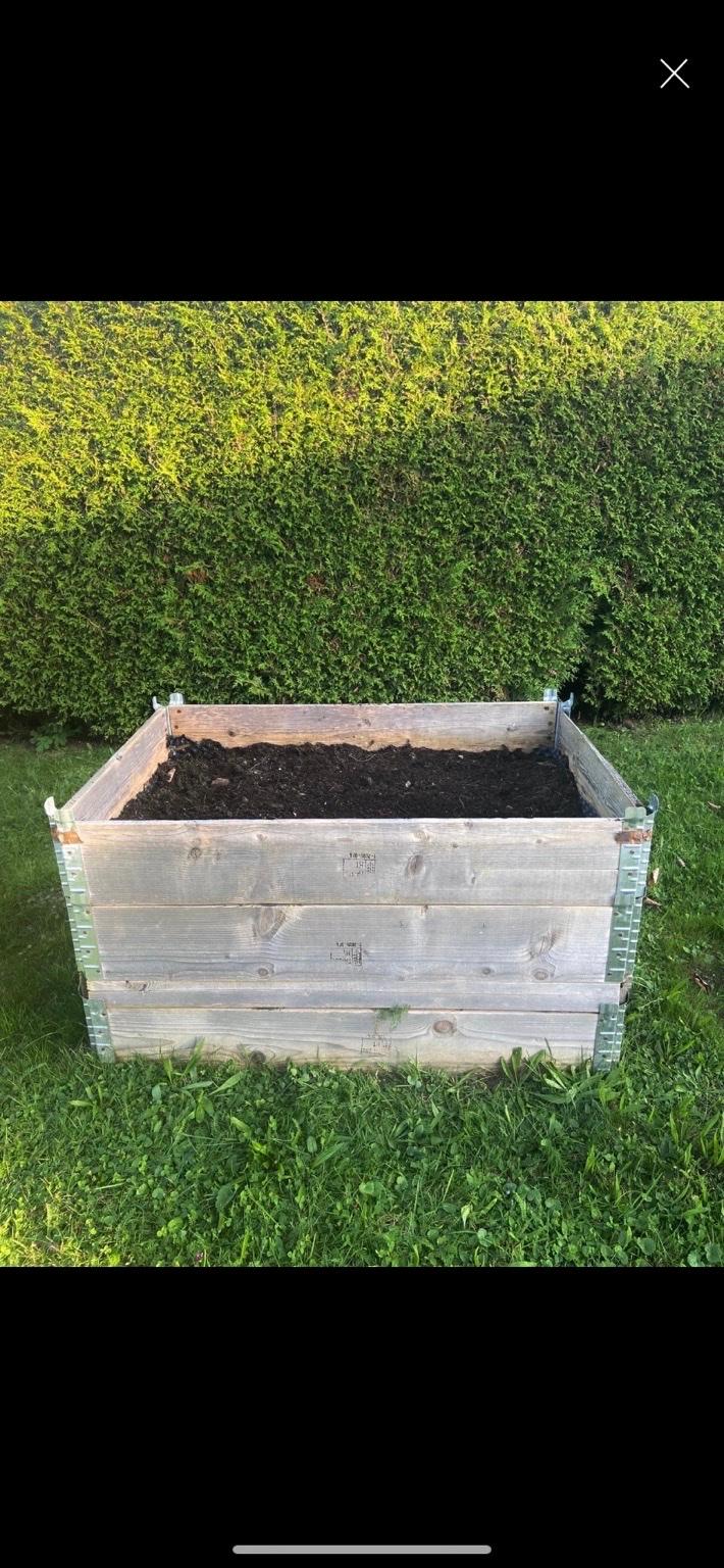 Hochbeet + Erde 🌱🌱 in 5112 Lamprechtshausen für gratis zum Verkauf