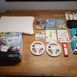 mit mehreren Controllern und ein Balance Board. Wii Fit, Wii Play und Wii Sports gibts gratis dazu, da die CD's verkratzt sind.