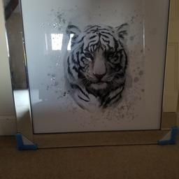 Brand New
34 inch squared in size
White tiger design
Mirror framed surround, crushed glass effect on tigers features.
Local delivery available for petrol or collection, no post.