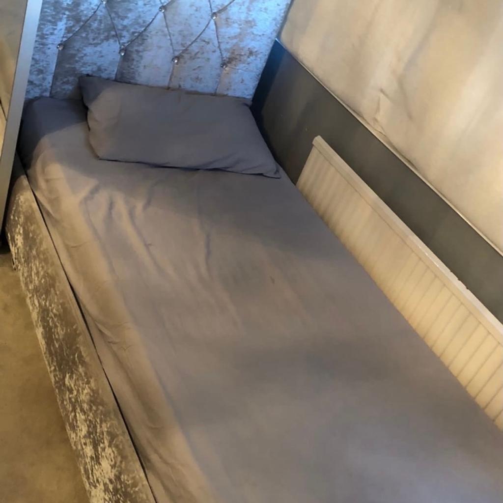 Crushed velvet single bed frame in N9 Enfield für 80,00 £ zum Verkauf