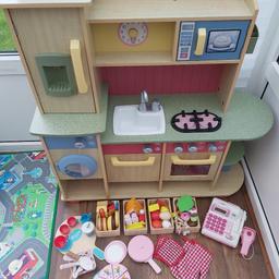 Little tikes kitchen bundle ❤
Good used condition, my kids have had hours of fun playing with this. A few paint chips here and there and slightly sunfaded on top (please see photos) but overall good condition with loads of life left. Wooden food has been well played with & show signs of use. 
Everything has been cleaned down and disinfected today (16/12). Delivery can be arranged within Tamworth for a small fee. Please message with any questions 😊