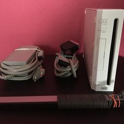 Nintendo Wii mit
-allen Kabeln
-Sensorleiste
-Nintendo GameCube kompatibel
-1x Controller mit Handschlaufe
-1x Nunchuk

Nintendo Wii
-funktioniert
-gebraucht
(das Gehäuse weist ein paar Kratzer auf siehe Bild)
-weiß

⚠️Versand gegen Aufpreis möglich⚠️