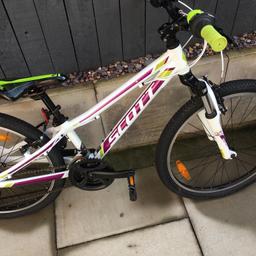 Girls junior mountain bike very good condition bought from quinns cycles last year paid £480 ideal Christmas present bargain local delivery