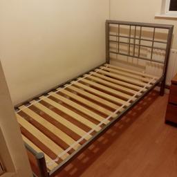 Moving out hence sale

Collection from B92 9JJ

Wooden slats intact

Easy to unscrew and assemble 

Portable