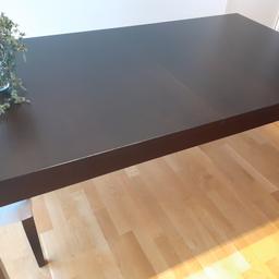schöner dunkler IKEA Tisch zum ausziehen
l  =  1,75  
b =  0,95
ausziehbar ( 2 Einlegeplatten somit Platz für 10 Personen)