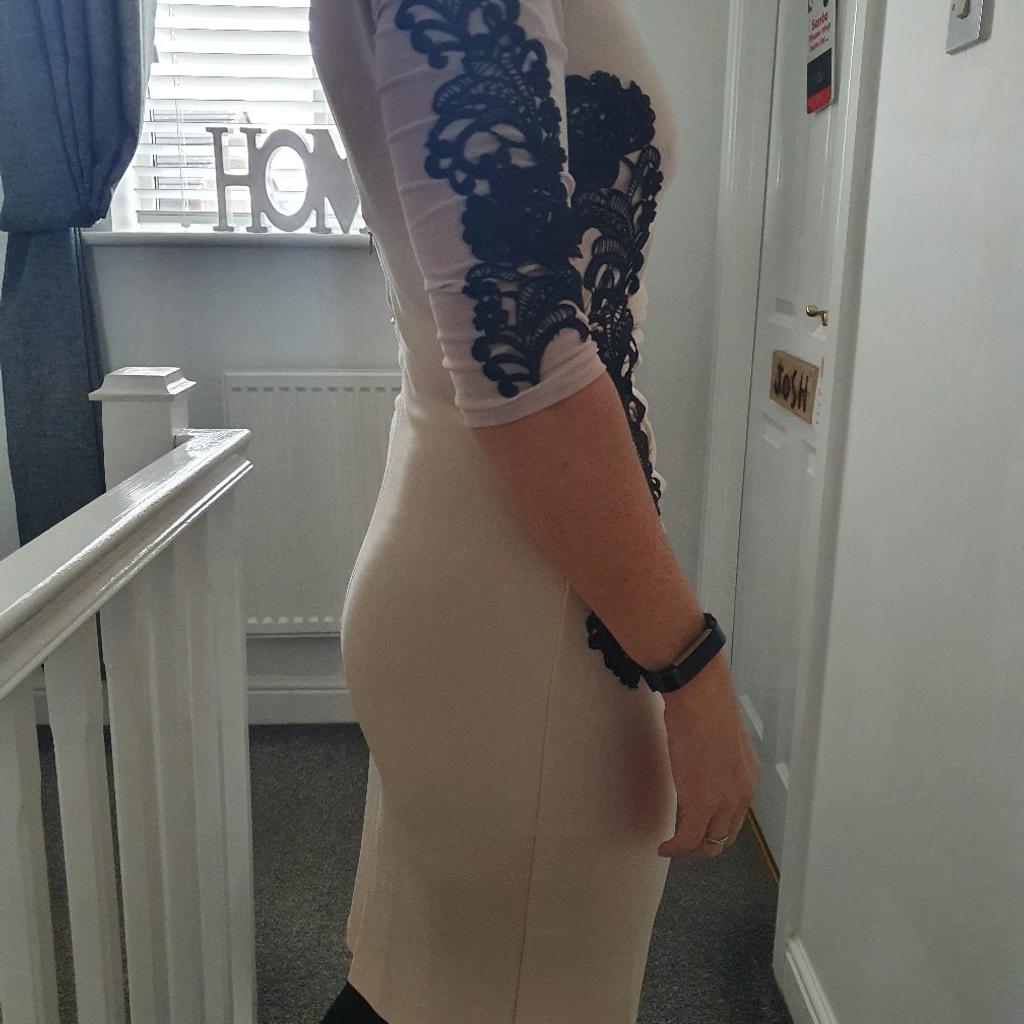 From Michelle Keegans range of lipsy.
Cream & black in colour. low back. size 10. worn twice. put on 4 pics as looks better on than off so ignore tights 🤦‍♀️
from smoke free home.