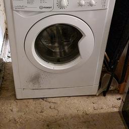 hi im selling a washing machine which is in good working order as I was told as we have moved in to a new house and was left in the house, buyer to collect 