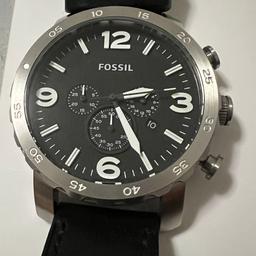 Herrenuhr von FOSSIL mit Box
Armband ist in Schwarz Leder,
Ziffernblatt - Schwarz
Fixpreis!