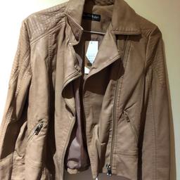 Brown jacket size 6
Not been worn
Has tags on