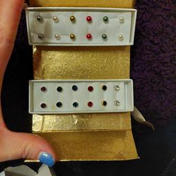 12 pairs of studs in a fold out gifting box. never worn just stored away
from smoke and pet free home
Collection oakworth or keighley centre