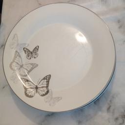 only used a few times.
consists of 6 large dinner plates, 6 side plates and 6 bowls.
All in immaculate condition.
originally bought each peice for £1.50.

£20 the lot.
local delivery available.