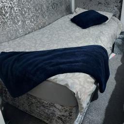Silver crushed velvet single bed, with mattress, headboard and bedsheets.
£20