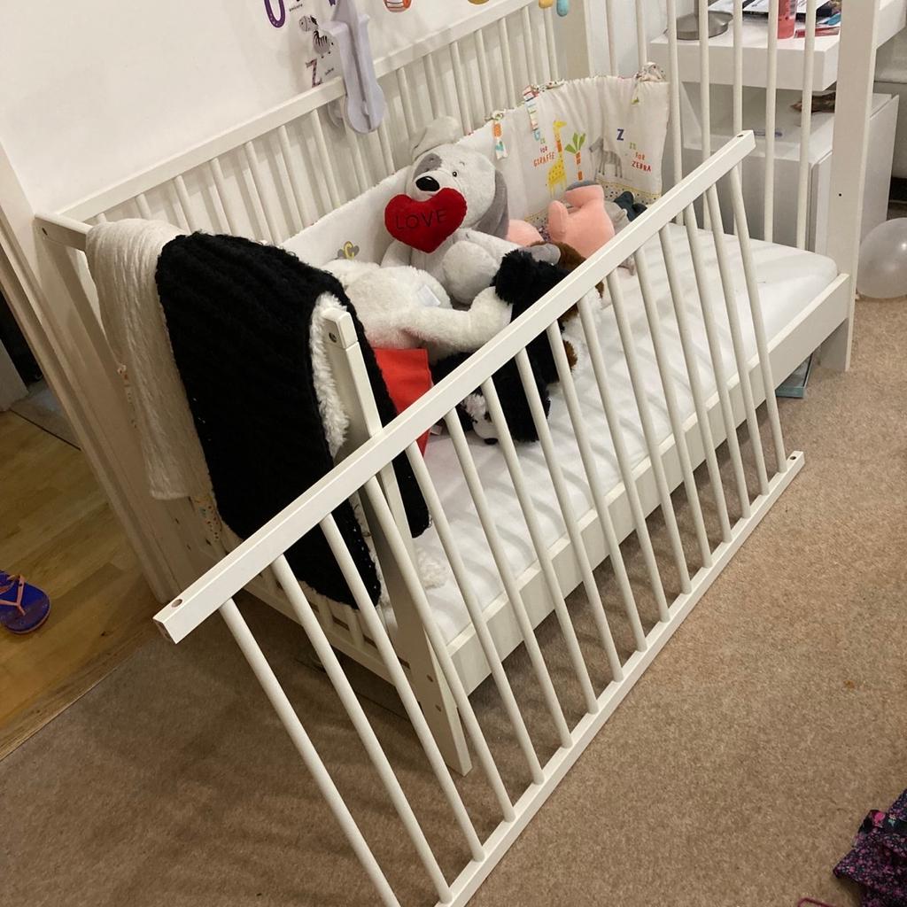 Cot bed for child (see link in description) in E14 Hamlets für £ 20,00 zum Verkauf Shpock AT