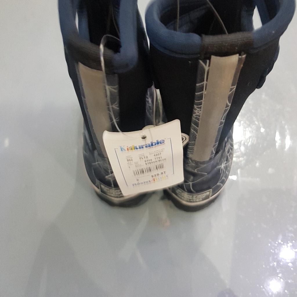 KIDS / BOYS - STEVEN BLUE - KIDDURABLE NEOPRENE WELLIES.

US SIZE 8 - UK SIZE 7.5

SPORTEK WATERPROOF INSULATED

IDEAL FOR THE CURRENT WET CLIMATE

BRAND NEW & BOXED

RRP $29.99